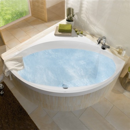 Villeroy & Boch Squaro Eck-Badewanne 145 x 145 cm, Combipool Comfort, Technik Position 2, mit Trio Ablaufgarnitur